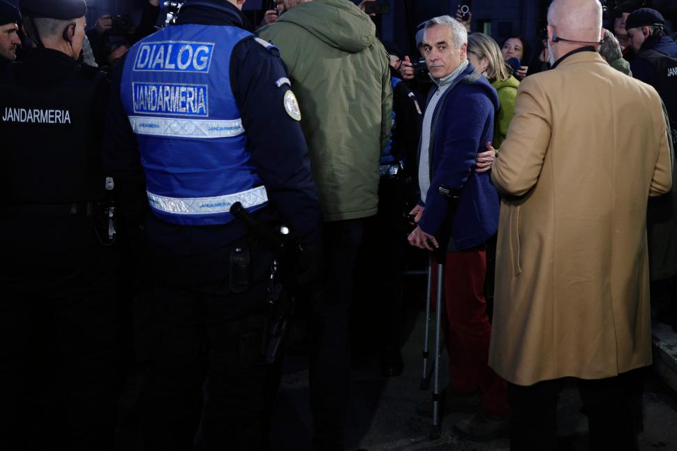 Călin Georgescu a făcut salutul nazist la ieșirea de la Parchet. Tocmai fusese acuzat de promovarea fascismului 954606