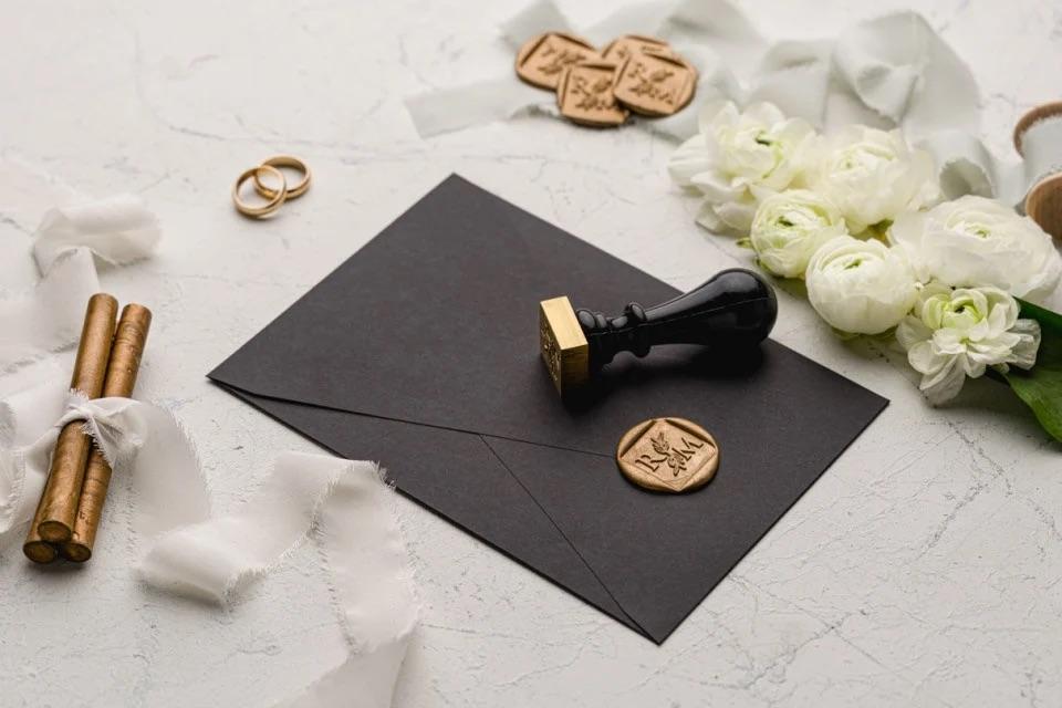 Știai că mirii își creează singuri invitațiile de nuntă? Află de ce acest trend cucerește 2025 954567