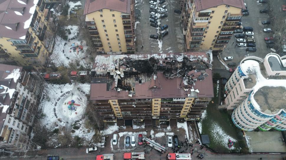 Incendiu puternic la un bloc cu opt etaje dintr-un complex rezidențial din cartierul Militari, lângă București 955000