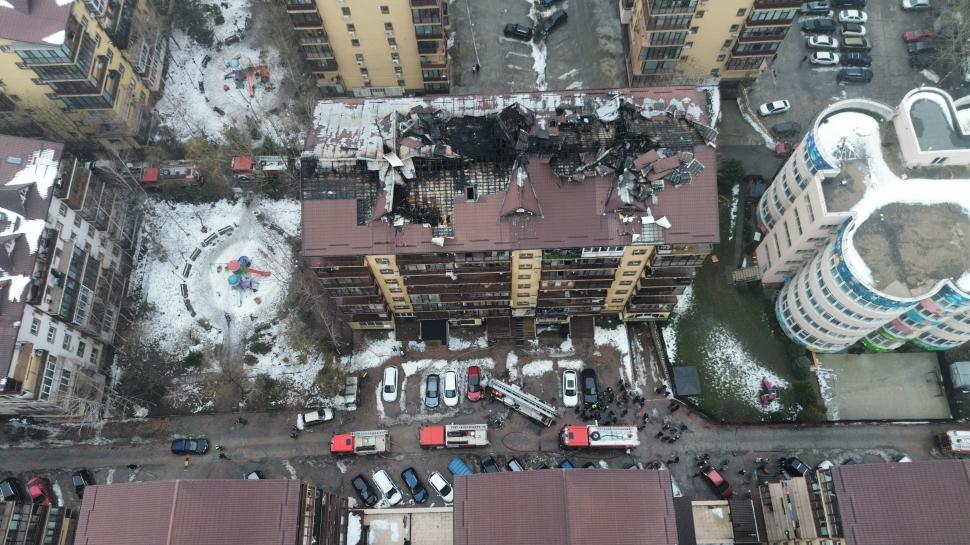 Incendiu puternic la un bloc cu opt etaje dintr-un complex rezidențial din cartierul Militari, lângă București 955004