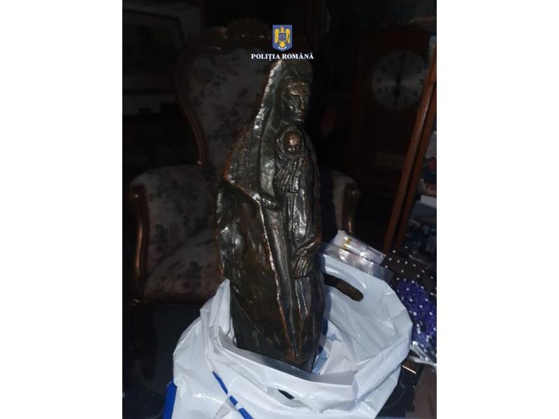 O statuetă de mii de euro, furată din Franţa în 2018, a fost găsită în Constanța. O femeie a scos-o la vânzare 954965