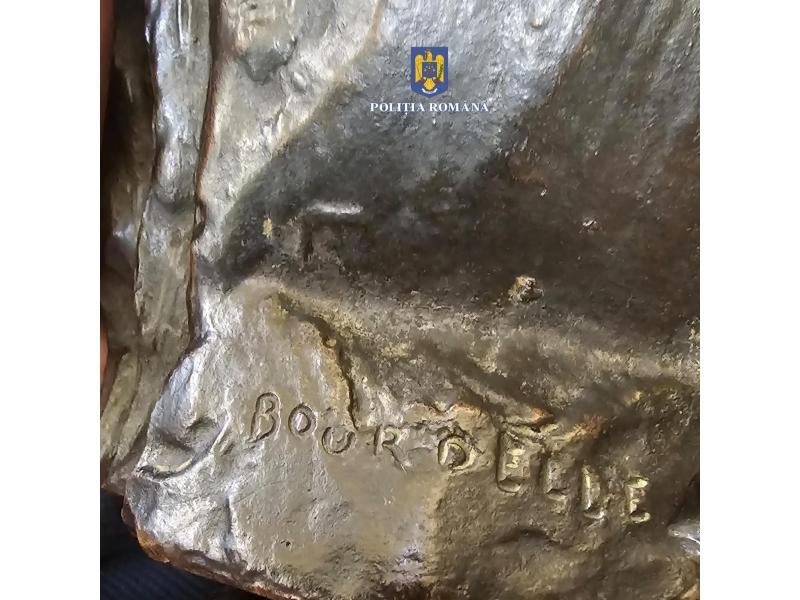 O statuetă de mii de euro, furată din Franţa în 2018, a fost găsită în Constanța. O femeie a scos-o la vânzare 954966