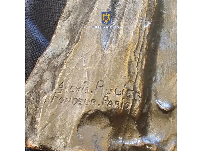 O statuetă de mii de euro, furată din Franţa în 2018, a fost găsită în Constanța. O femeie a scos-o la vânzare 954967