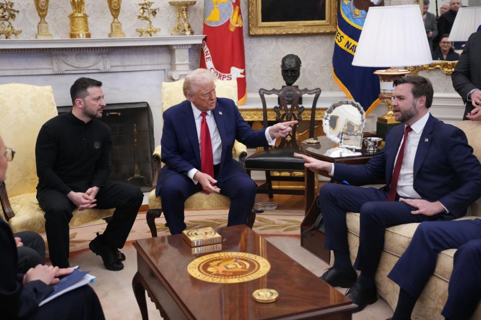 Cearta dintre Zelenski și Trump, în imagini. Jurnaliștii și diplomații prezenți în Biroul Oval au fost șocați 955112