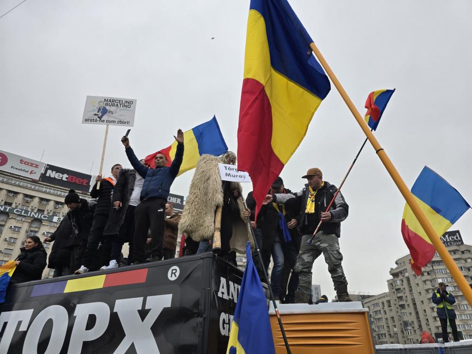 Cum a fost la protestul cu „un milion de români” al celor de la AUR: ”Să aveți grijă la buzunare în mulțimea asta!” 955210