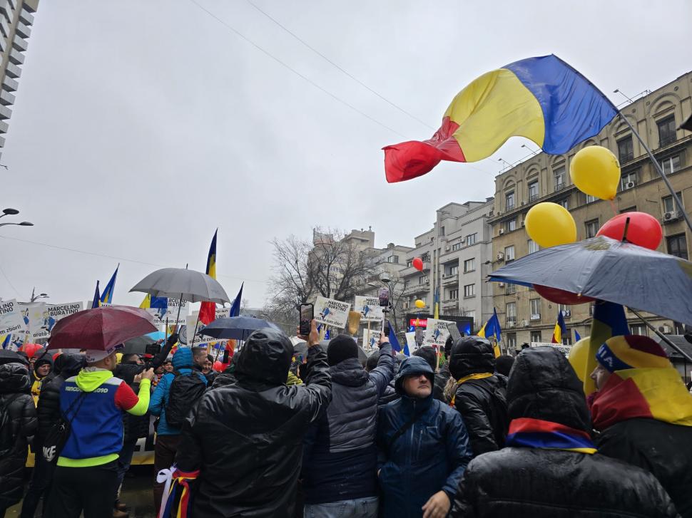 Cum a fost la protestul cu „un milion de români” al celor de la AUR: ”Să aveți grijă la buzunare în mulțimea asta!” 955216