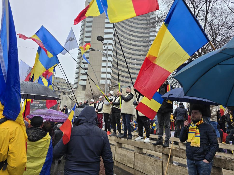 Cum a fost la protestul cu „un milion de români” al celor de la AUR: ”Să aveți grijă la buzunare în mulțimea asta!” 955218
