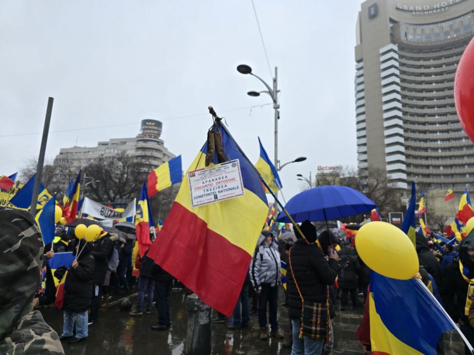 Cum a fost la protestul cu „un milion de români” al celor de la AUR: ”Să aveți grijă la buzunare în mulțimea asta!” 955226