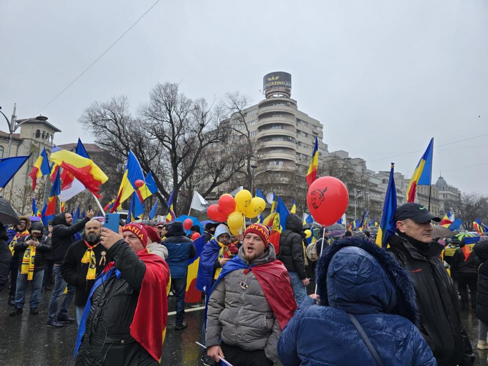 Cum a fost la protestul cu „un milion de români” al celor de la AUR: ”Să aveți grijă la buzunare în mulțimea asta!” 955231