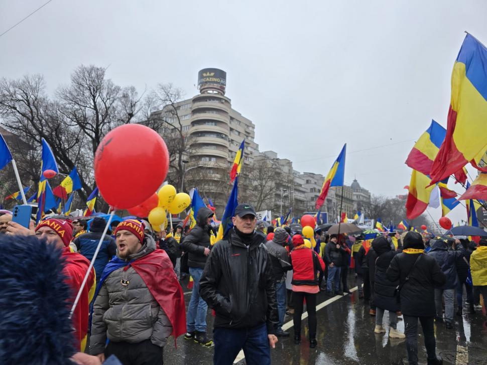 Cum a fost la protestul cu „un milion de români” al celor de la AUR: ”Să aveți grijă la buzunare în mulțimea asta!” 955232