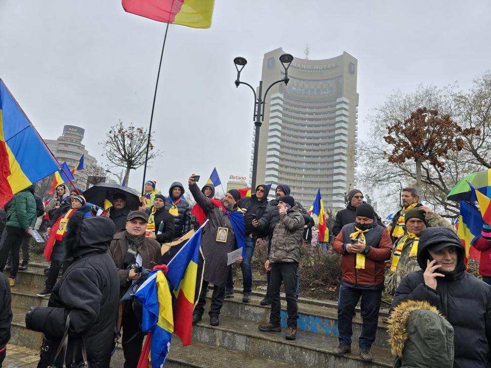 Cum a fost la protestul cu „un milion de români” al celor de la AUR: ”Să aveți grijă la buzunare în mulțimea asta!” 955233