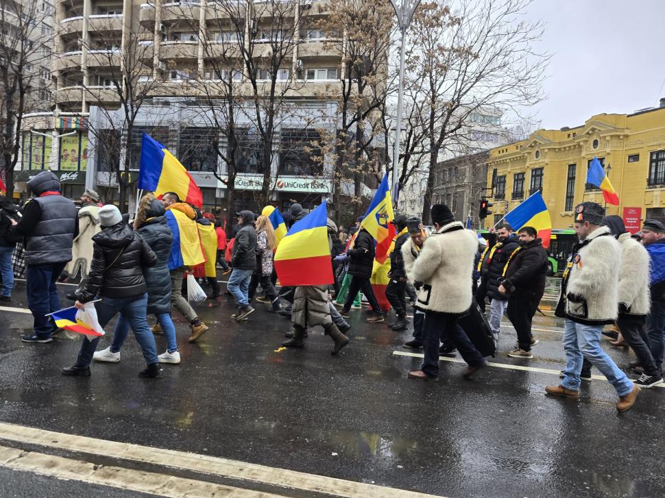 Cum a fost la protestul cu „un milion de români” al celor de la AUR: ”Să aveți grijă la buzunare în mulțimea asta!” 955237