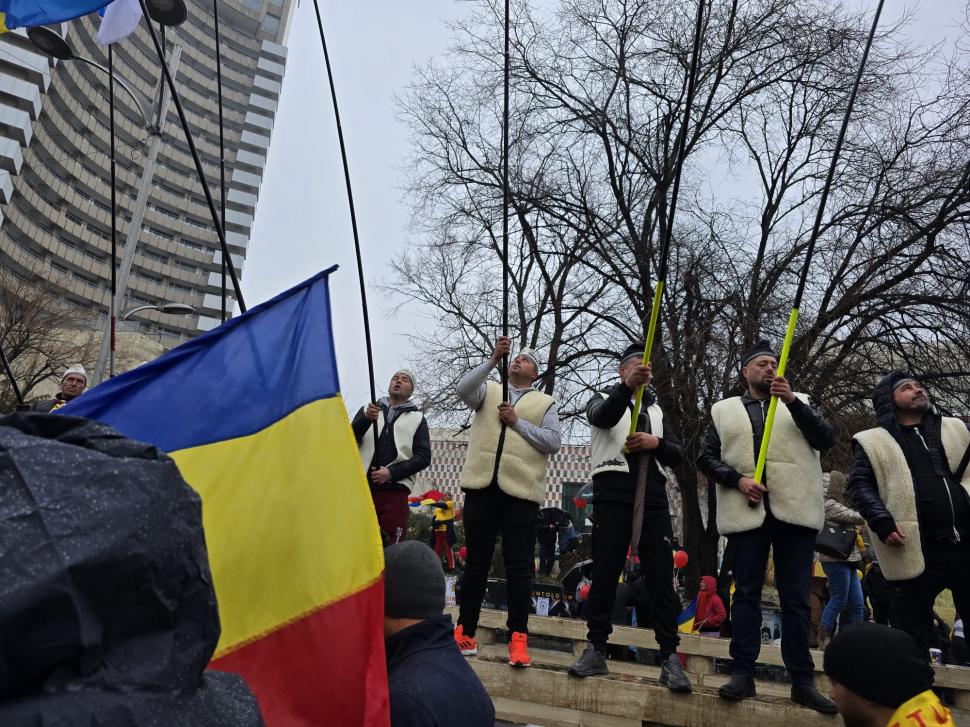 Cum a fost la protestul cu „un milion de români” al celor de la AUR: ”Să aveți grijă la buzunare în mulțimea asta!” 955238