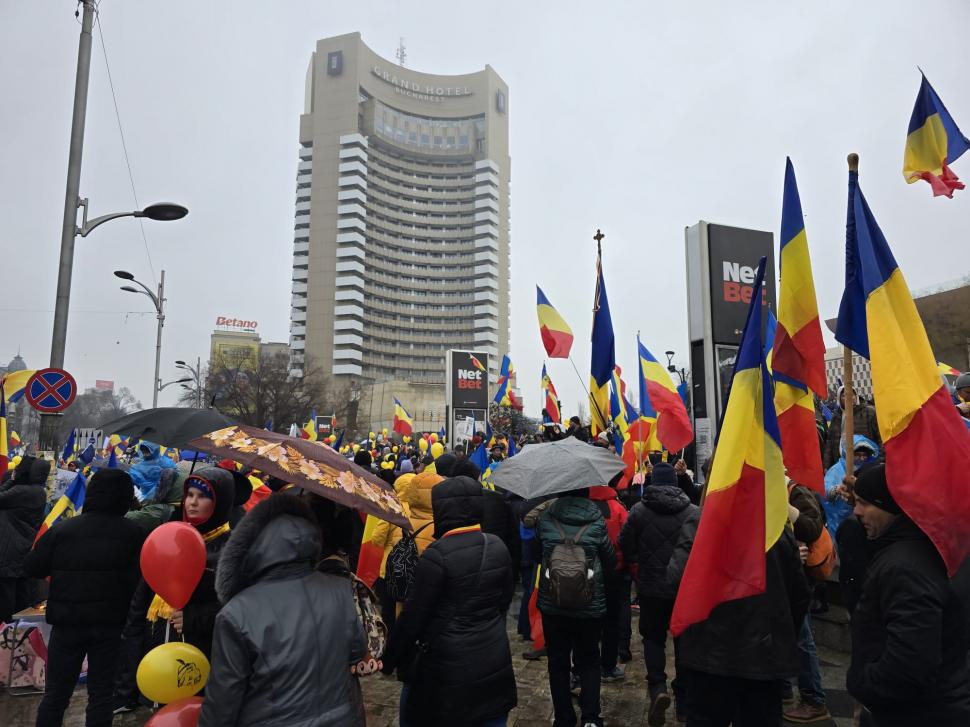 Cum a fost la protestul cu „un milion de români” al celor de la AUR: ”Să aveți grijă la buzunare în mulțimea asta!” 955246