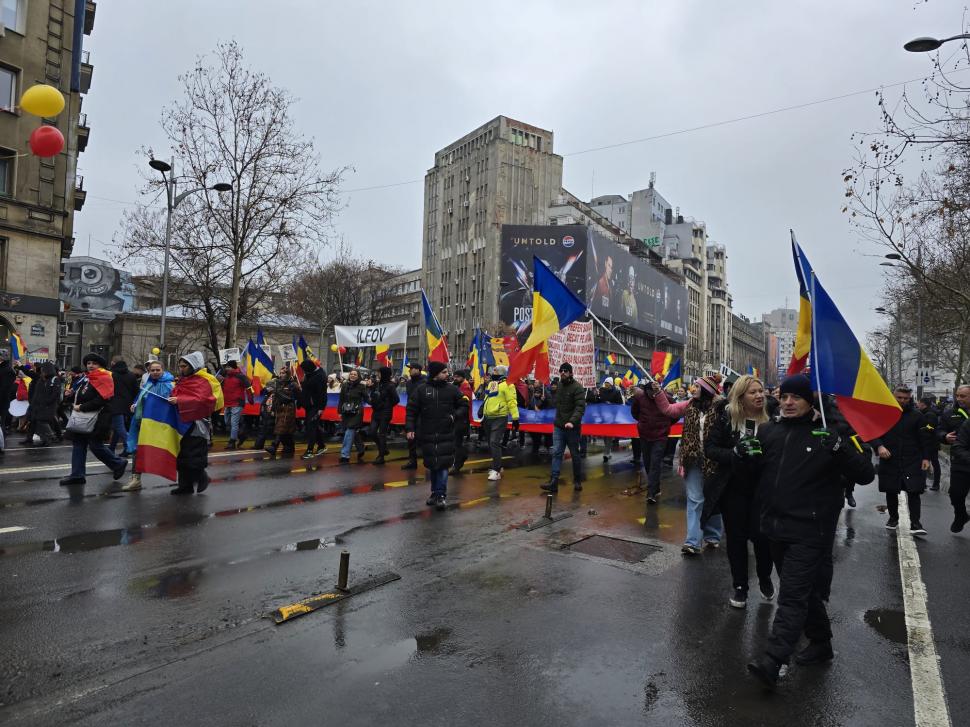 Cum a fost la protestul cu „un milion de români” al celor de la AUR: ”Să aveți grijă la buzunare în mulțimea asta!” 955253