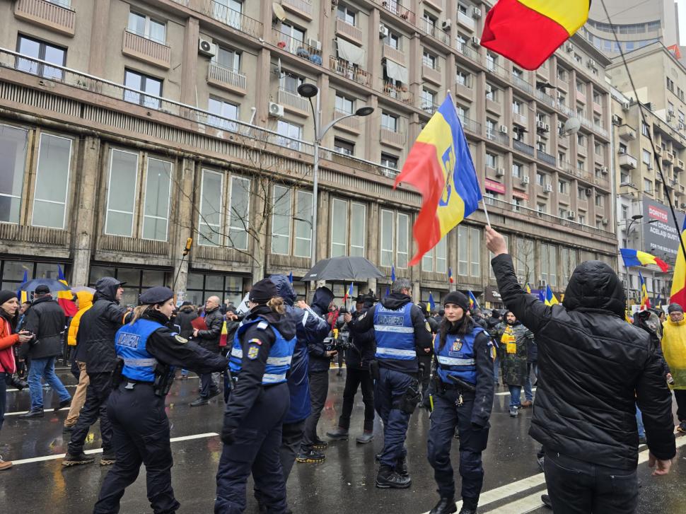 Cum a fost la protestul cu „un milion de români” al celor de la AUR: ”Să aveți grijă la buzunare în mulțimea asta!” 955256