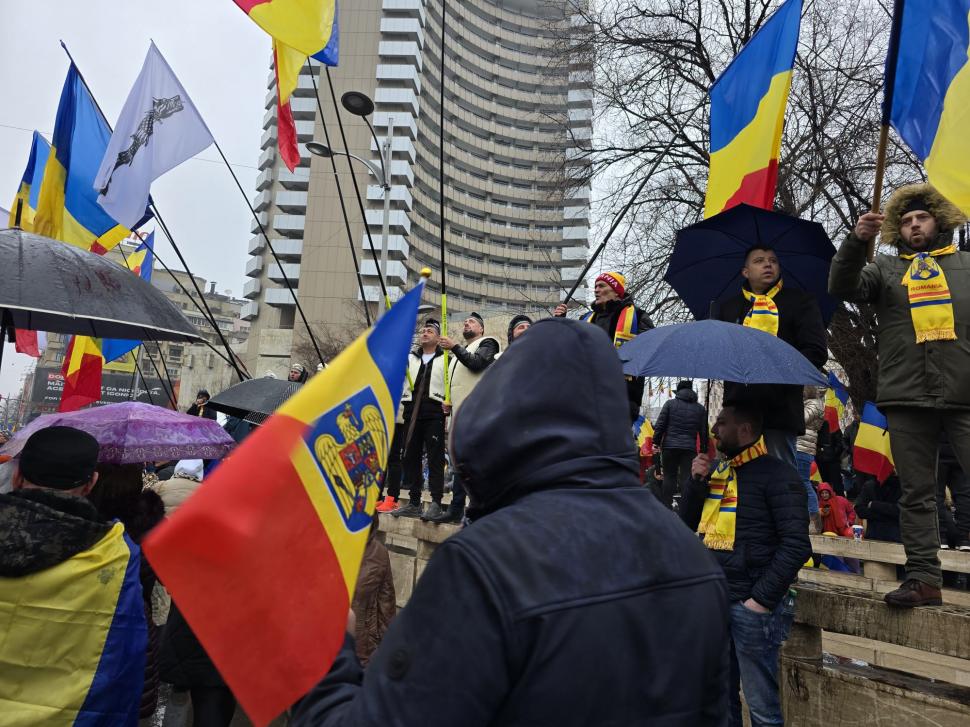 Cum a fost la protestul cu „un milion de români” al celor de la AUR: ”Să aveți grijă la buzunare în mulțimea asta!” 955260
