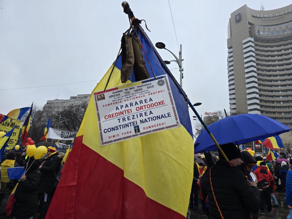 Cum a fost la protestul cu „un milion de români” al celor de la AUR: ”Să aveți grijă la buzunare în mulțimea asta!” 955261