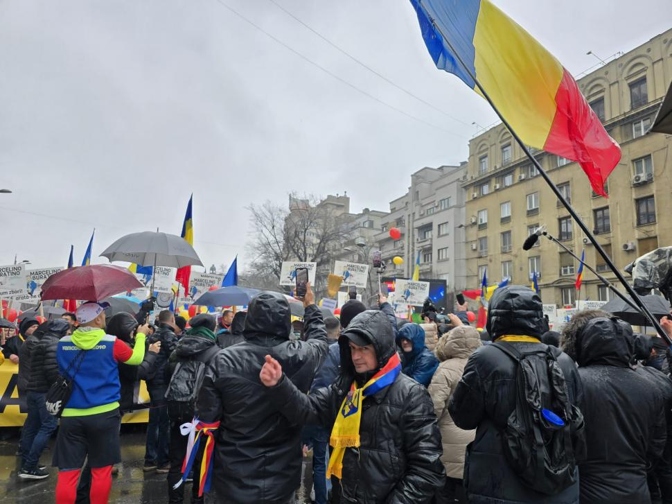 Cum a fost la protestul cu „un milion de români” al celor de la AUR: ”Să aveți grijă la buzunare în mulțimea asta!” 955262