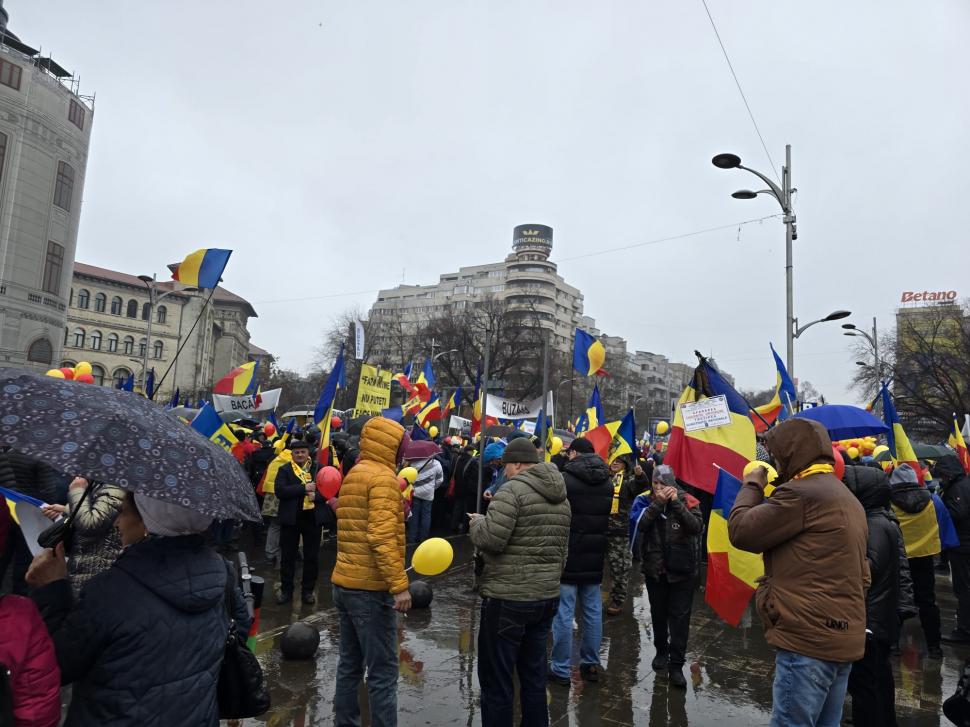 Cum a fost la protestul cu „un milion de români” al celor de la AUR: ”Să aveți grijă la buzunare în mulțimea asta!” 955264