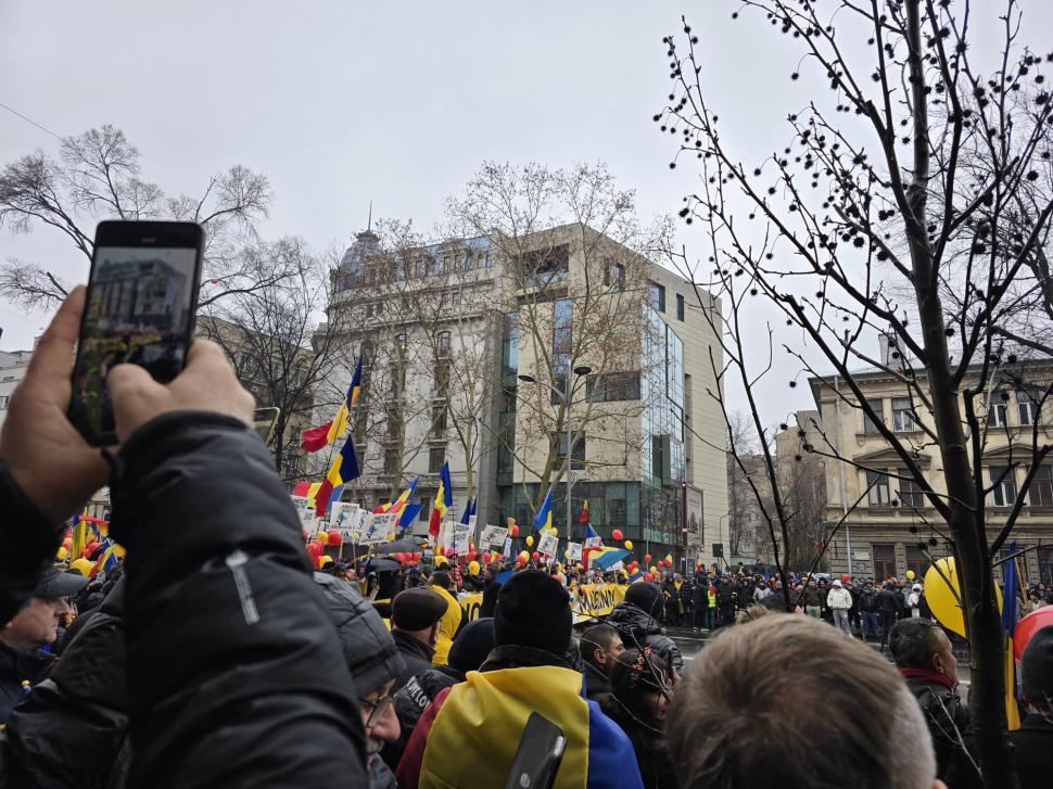 Cum a fost la protestul cu „un milion de români” al celor de la AUR: ”Să aveți grijă la buzunare în mulțimea asta!” 955269