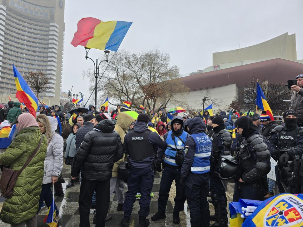 Cum a fost la protestul cu „un milion de români” al celor de la AUR: ”Să aveți grijă la buzunare în mulțimea asta!” 955270