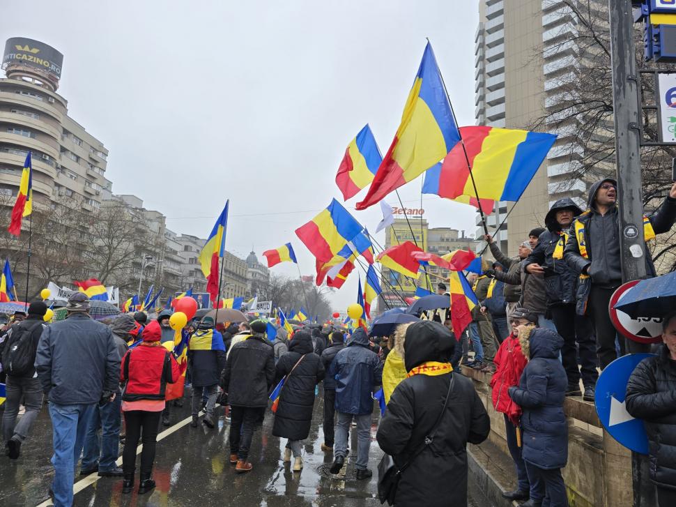 Cum a fost la protestul cu „un milion de români” al celor de la AUR: ”Să aveți grijă la buzunare în mulțimea asta!” 955273