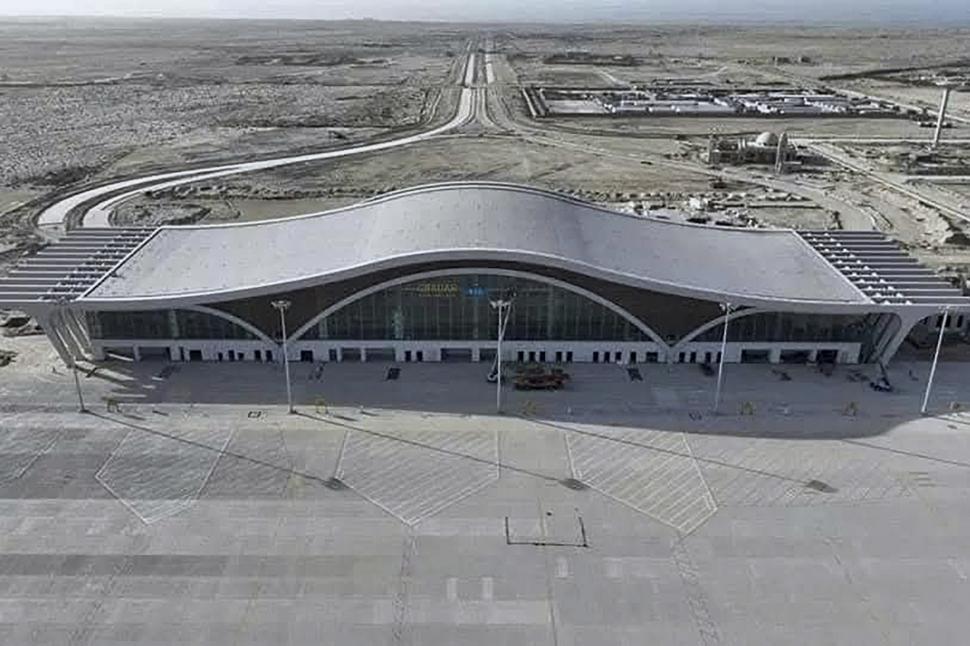 De ce a construit China un aeroport cu o capacitate de 400.000 de pasageri într-un oraș pakistanez sărac cu 90.000 de locuitori 954355