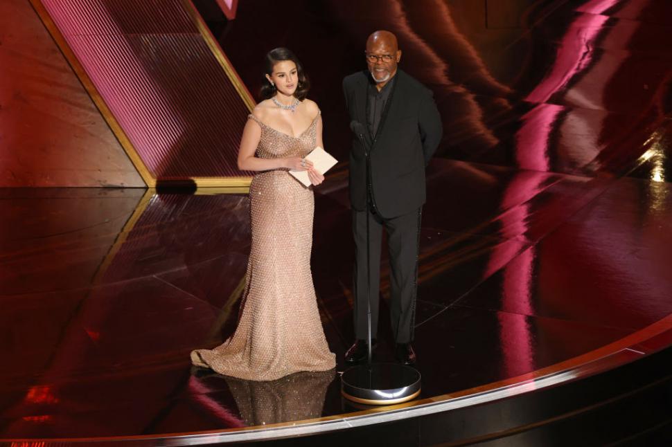 Selena Gomez a strălucit la propriu într-o rochie cu 16.000 de mărgele din sticlă la Oscar 2025 955701