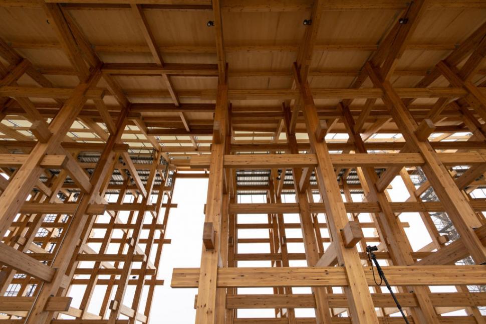 Record mondial: Un acoperiș uriaș a fost desemnat cea mai mare structură din lemn din lume. Unde este și cum arată „Grand Ring” 956076