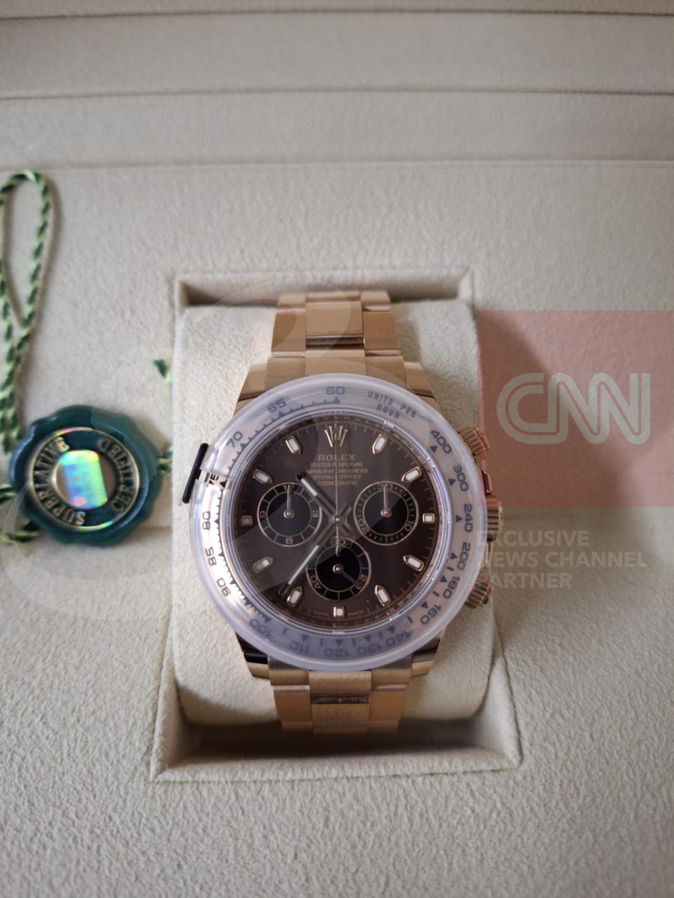 Surse: 4.600 de tablouri, 3.600 de sticle de băutură și ceasuri de lux originale: Ce avea, de fapt, în „depozit” generalul Zisu 956015