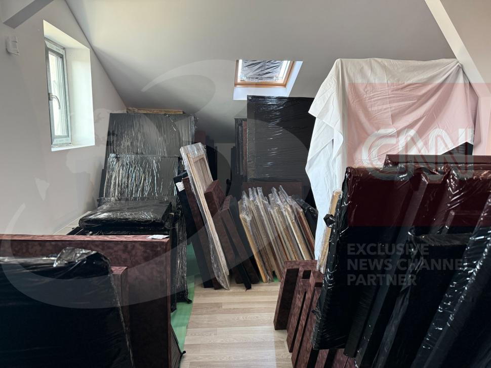 Surse: 4.600 de tablouri, 3.600 de sticle de băutură și ceasuri de lux originale: Ce avea, de fapt, în „depozit” generalul Zisu 956022