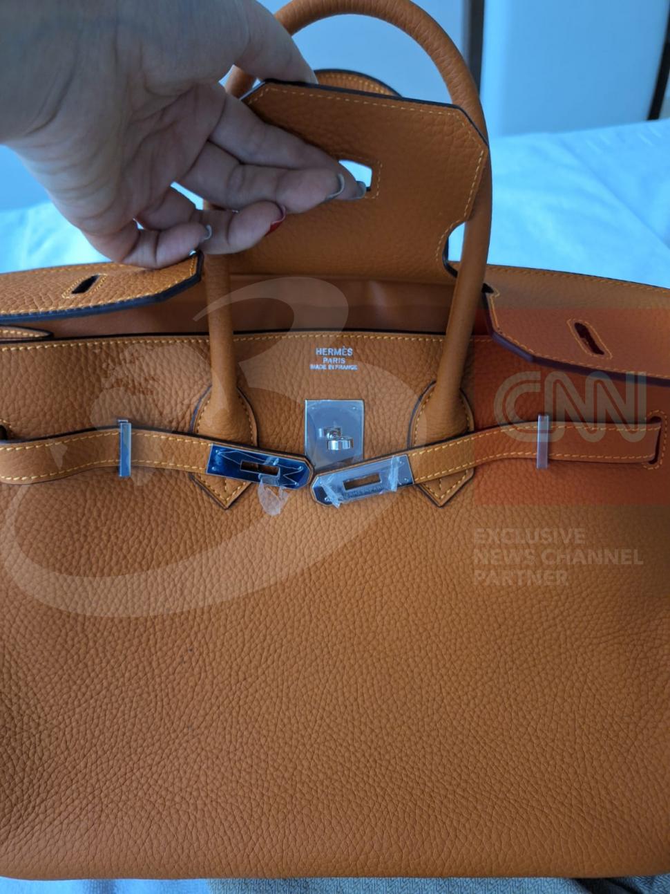 Surse: 4.600 de tablouri, 3.600 de sticle de băutură și ceasuri de lux originale: Ce avea, de fapt, în „depozit” generalul Zisu 956029