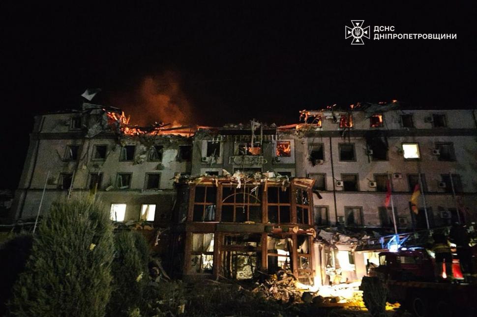 În hotelul bombardat de Rusia la Krivoi Rog se aflau voluntari americani și britanici, spune Volodimir Zelenski 956210