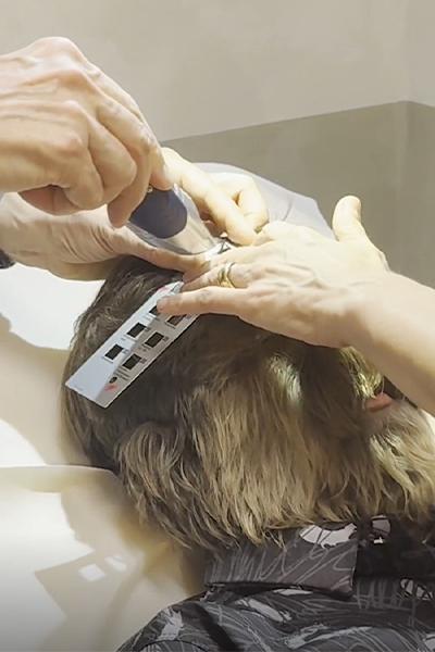 „Le era frică de mine”: Povestea lui Lalit, tânărul care tocmai a intrat în Cartea Recordurilor cu „cea mai păroasă față din lume” 956328