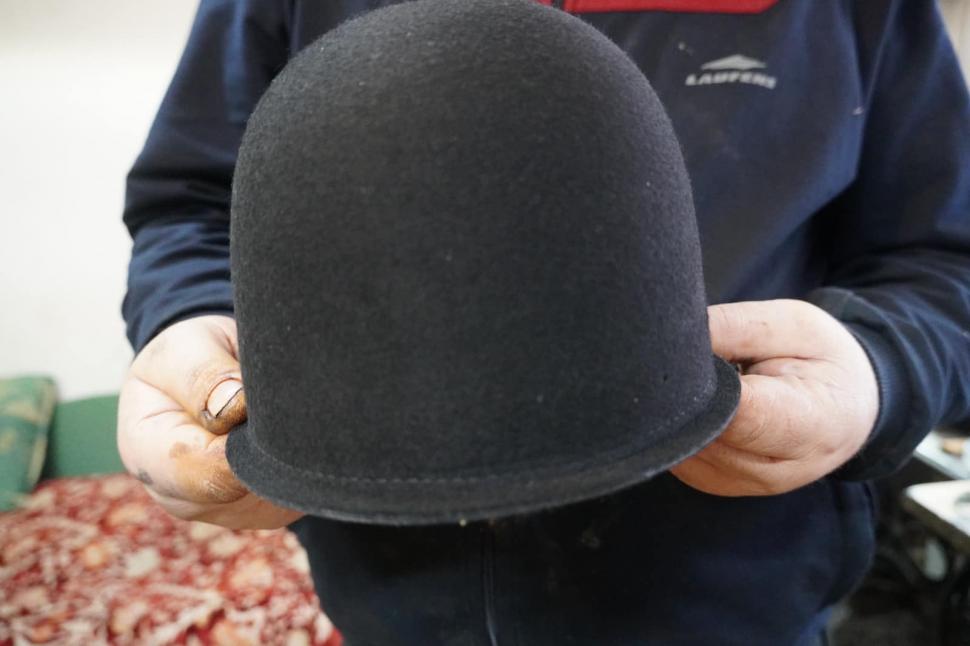 Meșteșugul pălăriilor, o artă aproape pierdută în România. Povestea ultimului pălărier din Mărginimea Sibiului 956181