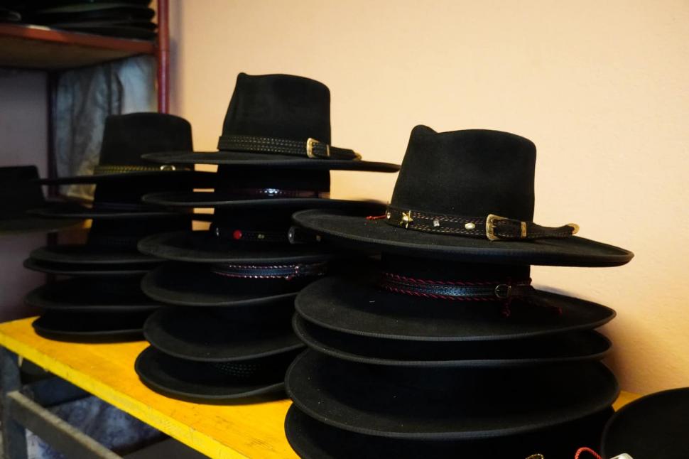 Meșteșugul pălăriilor, o artă aproape pierdută în România. Povestea ultimului pălărier din Mărginimea Sibiului 956184