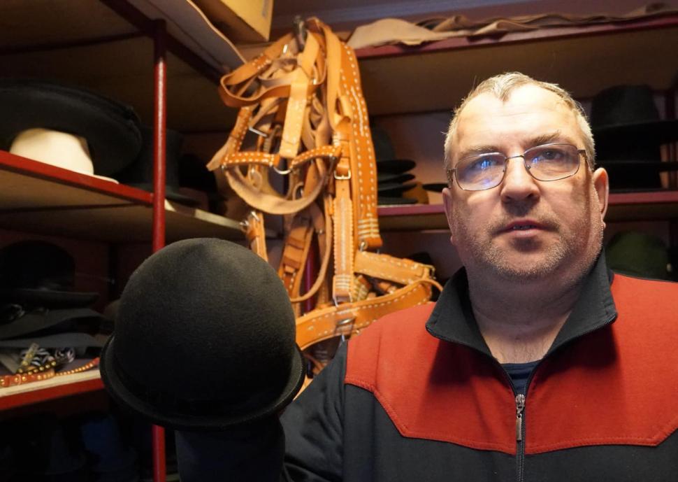 Meșteșugul pălăriilor, o artă aproape pierdută în România. Povestea ultimului pălărier din Mărginimea Sibiului 956186