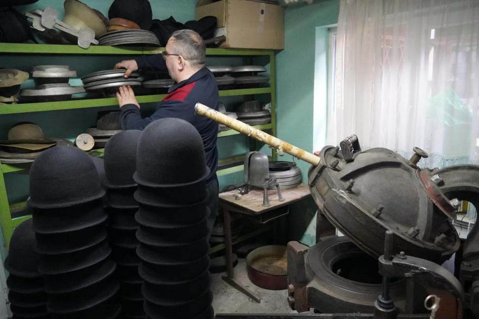 Meșteșugul pălăriilor, o artă aproape pierdută în România. Povestea ultimului pălărier din Mărginimea Sibiului 956187