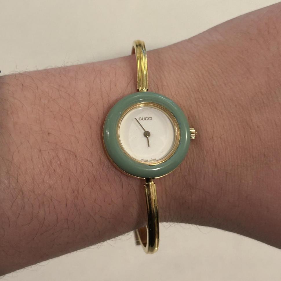 O studentă a cumpărat cu câțiva dolari o pungă de bijuterii de pe Facebook. A avut o surpriză uriașă când a văzut ce era în interior 956319