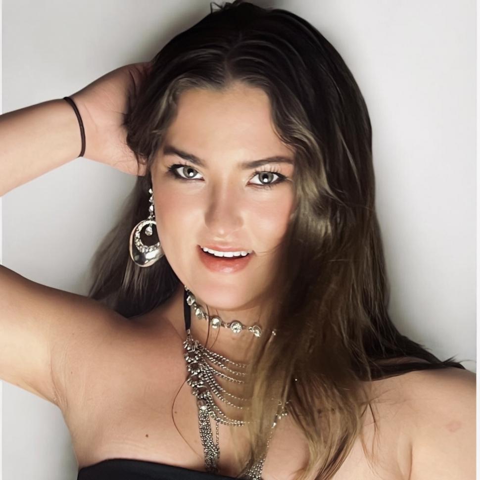 O studentă a cumpărat cu câțiva dolari o pungă de bijuterii de pe Facebook. A avut o surpriză uriașă când a văzut ce era în interior 956321