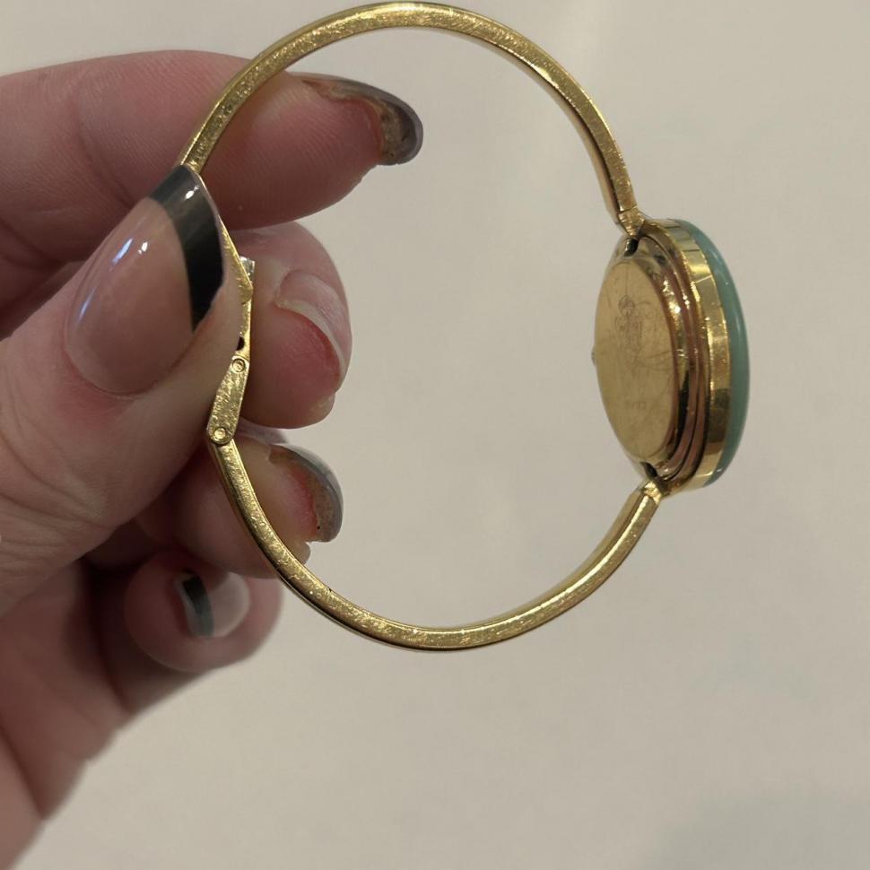 O studentă a cumpărat cu câțiva dolari o pungă de bijuterii de pe Facebook. A avut o surpriză uriașă când a văzut ce era în interior 956322