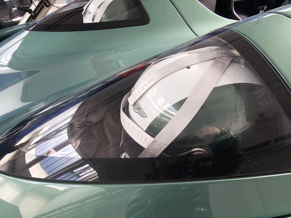 Un Aston Martin de 1 milion de euro, fabricat în doar 88 de exemplare, a ajuns la Registrul Auto Român 956194