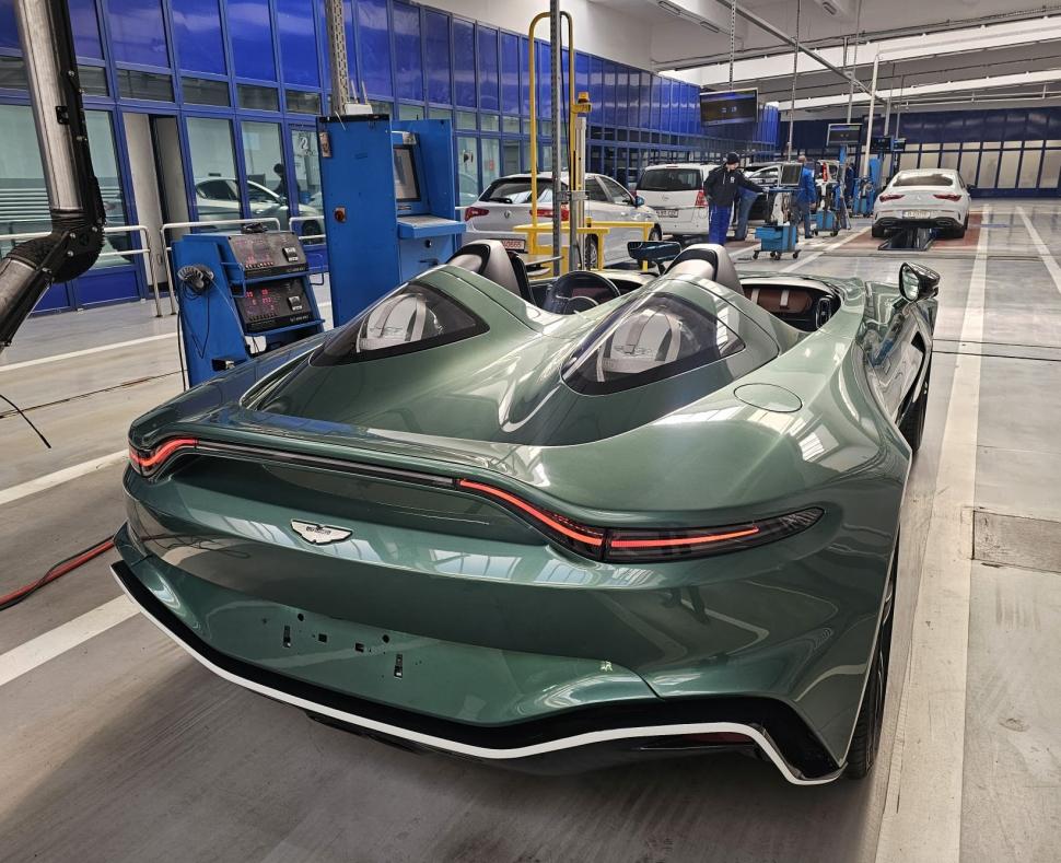 Un Aston Martin de 1 milion de euro, fabricat în doar 88 de exemplare, a ajuns la Registrul Auto Român 956195