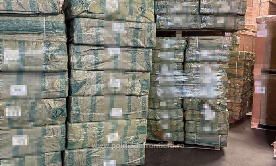 Mii de perechi de încălțăminte contrafăcute din China au fost descoperite de Poliția de Frontieră 956456