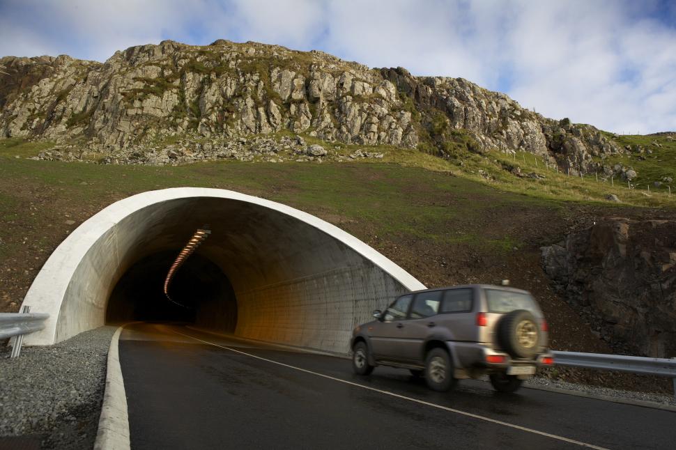 Națiunea insulară dintre Islanda și Scoția care și-a construit tuneluri sub Atlantic pentru ca oamenii să se deplaseze mai ușor 956506