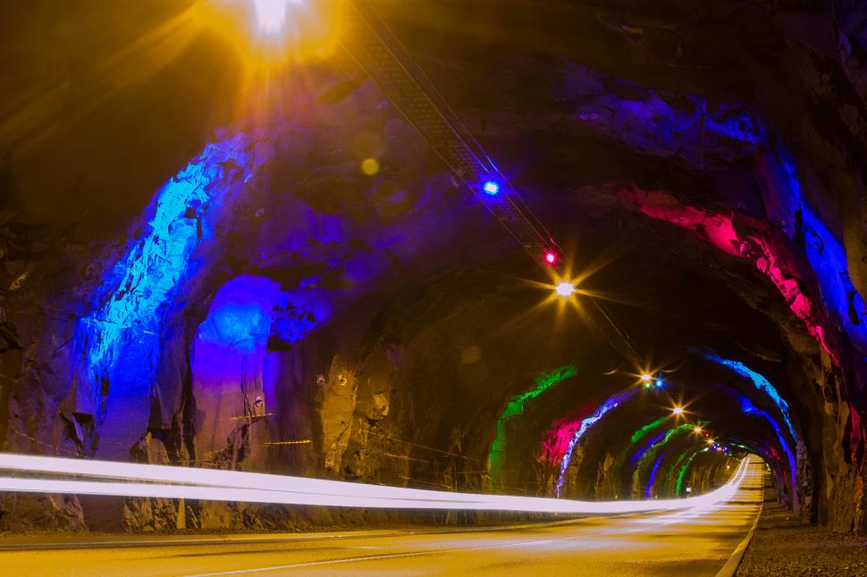 Națiunea insulară dintre Islanda și Scoția care și-a construit tuneluri sub Atlantic pentru ca oamenii să se deplaseze mai ușor 956509