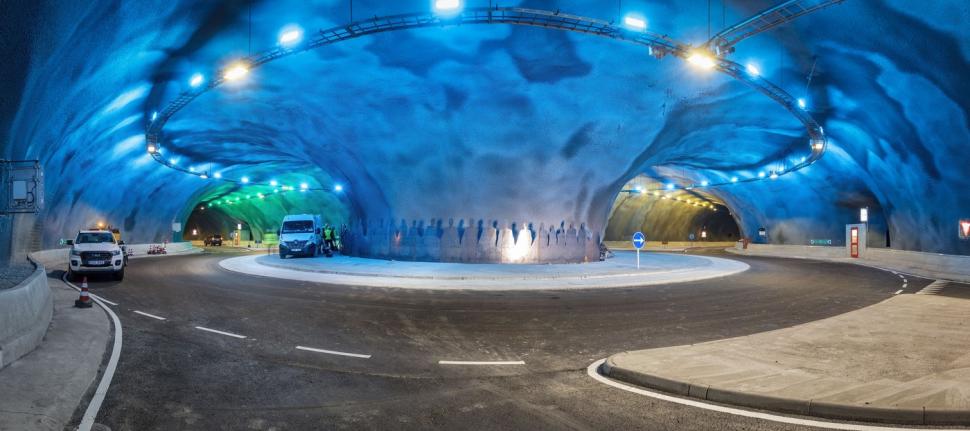 Națiunea insulară dintre Islanda și Scoția care și-a construit tuneluri sub Atlantic pentru ca oamenii să se deplaseze mai ușor 956516