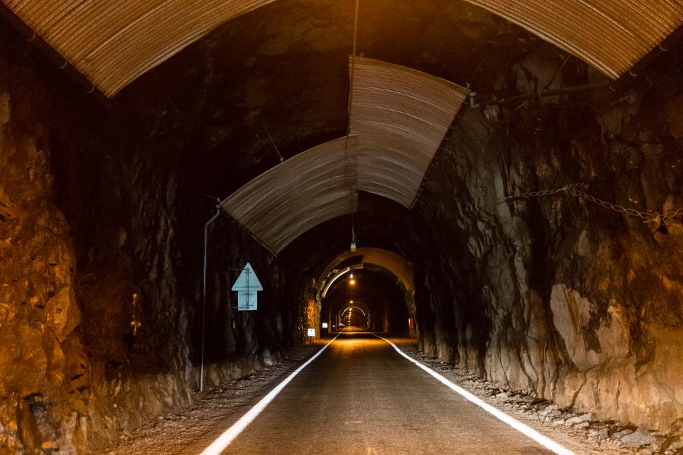 Națiunea insulară dintre Islanda și Scoția care și-a construit tuneluri sub Atlantic pentru ca oamenii să se deplaseze mai ușor 956520