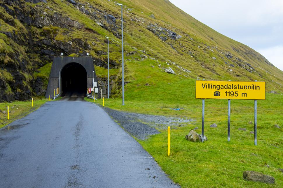 Națiunea insulară dintre Islanda și Scoția care și-a construit tuneluri sub Atlantic pentru ca oamenii să se deplaseze mai ușor 956521